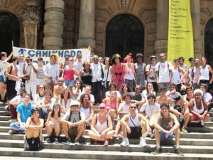 Instituto Pólis realizou em 2015 caminhada pelo centro de SP com a juventude do PJMC